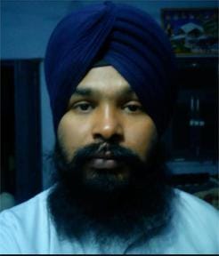 अंबाला कैंट रेलवे स्टेशन के परिसर में ट्रेन के इंतजार में बैठे यात्री। संवाद अंबाला कैंट रेलवे स्टेशन के परिसर में ट्रेन के इंतजार में बैठे यात्री। संवाद