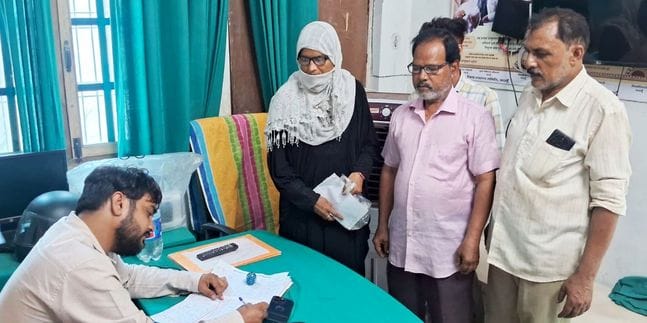 दबतोरी के नवीन स्वास्थ्य केंद्र का निरीक्षण करते डिप्टी सीएमओ डॉ. पवन जायसी। संवाद दबतोरी के नवीन स्वास्थ्य केंद्र का निरीक्षण करते डिप्टी सीएमओ डॉ. पवन जायसी। संवाद