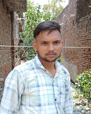 अंबाला छावनी के बारह क्रॉस रोड पर गंदगी से अटा पड़ा नाला। संवाद