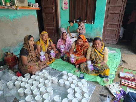 अनूपशहर में गंगा स्नान करते श्रद्धालु। संवाद अनूपशहर में गंगा स्नान करते श्रद्धालु। संवाद