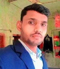 फैक्टरी में हालात पर गौर करते एडभ्एम समेत अफसर। संवाद फैक्टरी में हालात पर गौर करते एडभ्एम समेत अफसर। संवाद