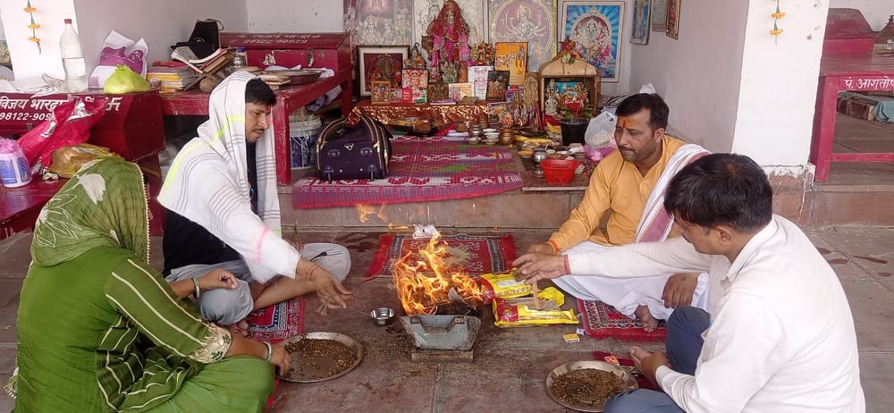 कुरुक्षेत्र। सोमवती अमावस्या पर पवित्र ब्रह्मसरोवर में आस्था की डुबकी लगाते श्रद्धालु। संवाद