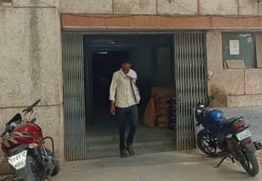राजकीय मेडिकल कॉलेज के प्रशासनिक भवन का गेट। संवाद