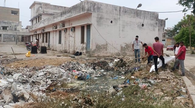 राजकीय मेडिकल कॉलेज के प्रशासनिक भवन का गेट। संवाद