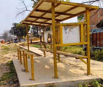 रामापुर के आगे सड़क किनारे जर्जर अवस्था यात्री शेड। संवाद रामापुर के आगे सड़क किनारे जर्जर अवस्था यात्री शेड। संवाद