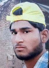 नसीरपुर गांव में नंदुल की मौत पर रोते बिलखते परिजन।   संवाद