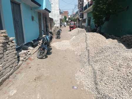 शहर में डिग्री कॉलेज चौराहे के पास अधूरा पड़ा नाला। संवाद शहर में डिग्री कॉलेज चौराहे के पास अधूरा पड़ा नाला। संवाद
