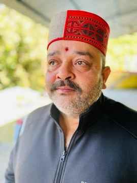 -रिशव, कॉस्मेटिक्स, होजरी सामान के विक्रेता -रिशव, कॉस्मेटिक्स, होजरी सामान के विक्रेता