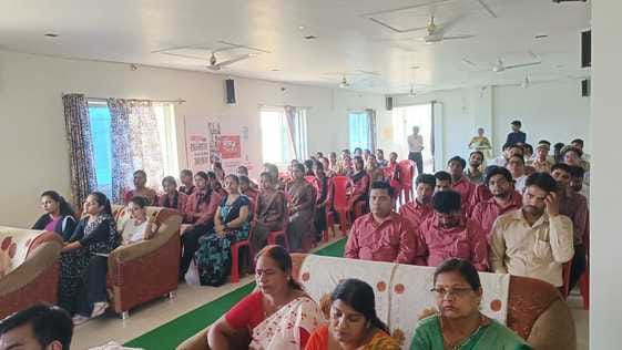 डिवाइन कॉलेज में अमर उजाला की ओर से पुलिस की पाठशाला कार्यक्रम में बोलते सीओ सदर।संवाद डिवाइन कॉलेज में अमर उजाला की ओर से पुलिस की पाठशाला कार्यक्रम में बोलते सीओ सदर।संवाद