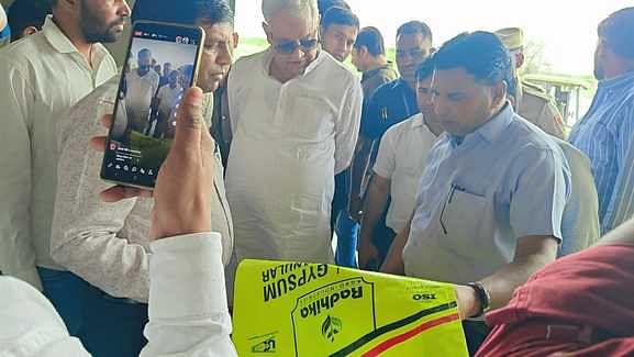 नकली खाद बनाने वाली फर्मों के खिलाफ दूसरे दिन भी कार्यवाही जारी नकली खाद बनाने वाली फर्मों के खिलाफ दूसरे दिन भी कार्यवाही जारी