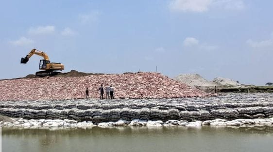 सहसवान के खागी नगला में गंगा पर कराए गए बाढ़ सुरक्षा के कार्य। संवाद सहसवान के खागी नगला में गंगा पर कराए गए बाढ़ सुरक्षा के कार्य। संवाद