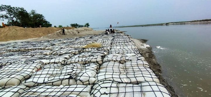 सहसवान के खागी नगला में गंगा पर कराए गए बाढ़ सुरक्षा के कार्य। संवाद सहसवान के खागी नगला में गंगा पर कराए गए बाढ़ सुरक्षा के कार्य। संवाद