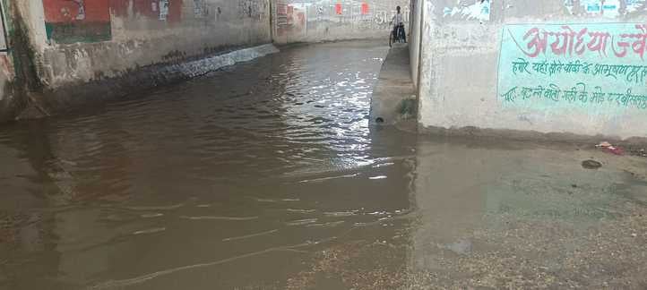 शहर में फाल्ट की समस्या के बाद मरम्मत करने पहुंचे कर्मचारी। स्रोत नागरिक शहर में फाल्ट की समस्या के बाद मरम्मत करने पहुंचे कर्मचारी। स्रोत नागरिक