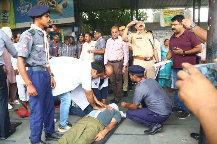 हनुमानगढ़ में 20 घायलों को सूचना के बाद सुरक्षित रेस्क्यू कर अस्पताल पहुंचाया गया।