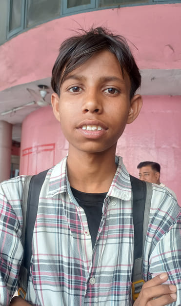 अंबाला छावनी बस स्टैंड पर बस की इंतजार करते यात्री। संवाद अंबाला छावनी बस स्टैंड पर बस की इंतजार करते यात्री। संवाद