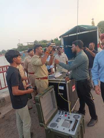 ड्रोन का हुआ प्रदर्शन