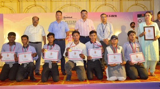 कृष्णा लॉन में अमर उजाला भविष्य ज्योति सम्मान समारोह में मौजूद सीडीओ केशव कुमार एडीएम प्रशासन अ कृष्णा लॉन में अमर उजाला भविष्य ज्योति सम्मान समारोह में मौजूद सीडीओ केशव कुमार एडीएम प्रशासन अ