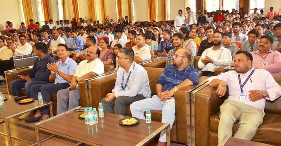 कृष्णा लॉन में अमर उजाला भविष्य ज्योति सम्मान समारोह में मौजूद सीडीओ केशव कुमार एडीएम प्रशासन अ कृष्णा लॉन में अमर उजाला भविष्य ज्योति सम्मान समारोह में मौजूद सीडीओ केशव कुमार एडीएम प्रशासन अ