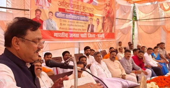 नगर पालिका में आयोजित कार्यक्रम में बोलते मुख्य अतिथि दुर्विजय शाक्य। स्रोत-संगठन नगर पालिका में आयोजित कार्यक्रम में बोलते मुख्य अतिथि दुर्विजय शाक्य। स्रोत-संगठन