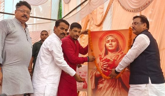 नगर पालिका में आयोजित कार्यक्रम में बोलते मुख्य अतिथि दुर्विजय शाक्य। स्रोत-संगठन नगर पालिका में आयोजित कार्यक्रम में बोलते मुख्य अतिथि दुर्विजय शाक्य। स्रोत-संगठन