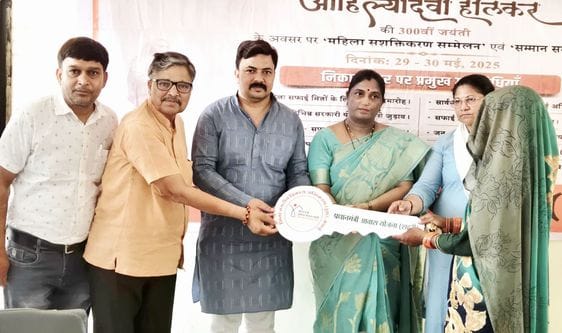 नगर पालिका में आयोजित कार्यक्रम में बोलते मुख्य अतिथि दुर्विजय शाक्य। स्रोत-संगठन नगर पालिका में आयोजित कार्यक्रम में बोलते मुख्य अतिथि दुर्विजय शाक्य। स्रोत-संगठन