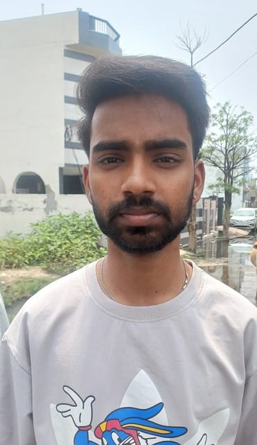न्यू जनकपुरी कालोनी में जमा पानी के बीच से गुजरती महिलाएं। संवाद न्यू जनकपुरी कालोनी में जमा पानी के बीच से गुजरती महिलाएं। संवाद
