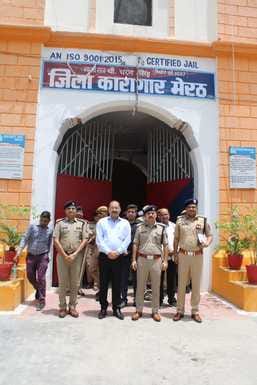 डीएम और एसएसपी ने जिला जेल का किया निरीक्षण