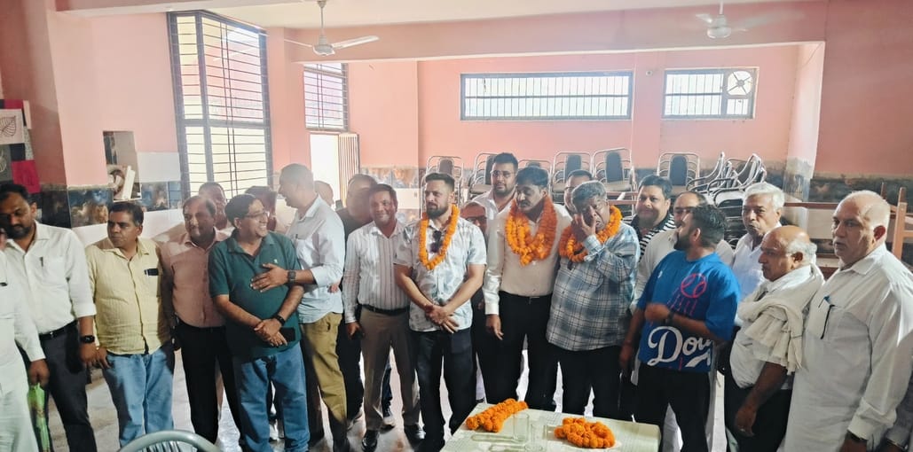 लाडवा।अनाज मंडी आढ़ती एसोसिएशन के सदस्यों के साथ प्रदेश अध्यक्ष अशोक गुप्ता।विज्ञप्ति लाडवा।अनाज मंडी आढ़ती एसोसिएशन के सदस्यों के साथ प्रदेश अध्यक्ष अशोक गुप्ता।विज्ञप्ति