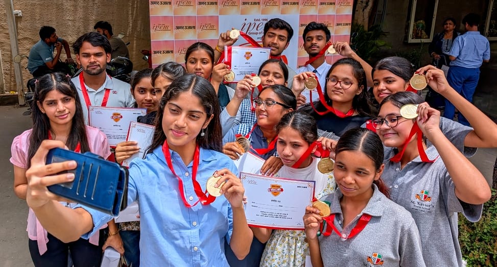 आईपीईएम कॉलेज में आयोजित भविष्य ज्योति समारोह में शामिल होते छात्र छात्राएं। संवाद आईपीईएम कॉलेज में आयोजित भविष्य ज्योति समारोह में शामिल होते छात्र छात्राएं। संवाद