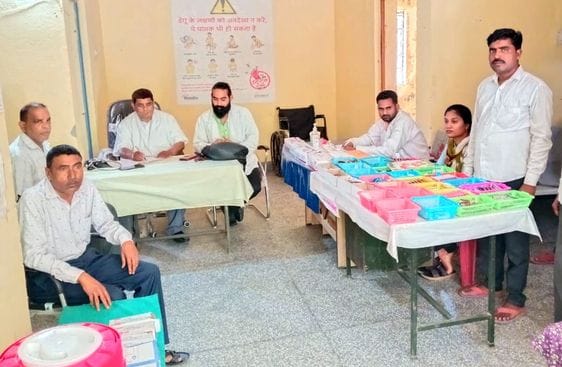 बिसौली के नागपुर पीएससी पर लटका ताला। संवाद