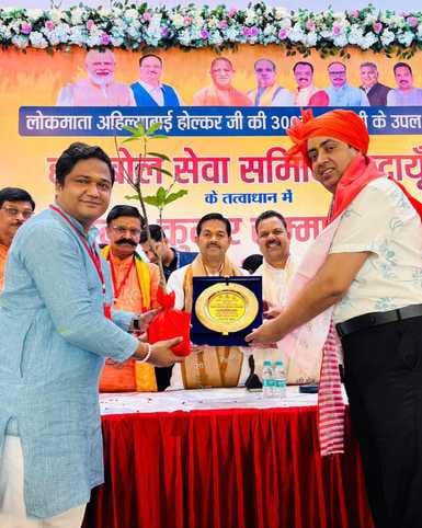 कार्यक्रम में लोगों को संबोधित करते केंद्रीय राज्यम़त्री बीएल वर्मा