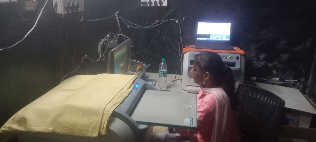 निगोही सीएचसी में बंद पड़ा एक्स-रे कक्ष। संवाद निगोही सीएचसी में बंद पड़ा एक्स-रे कक्ष। संवाद