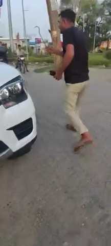 तिलहर थाने में तहरीर देने के लिए पहुंचे पीटीओ मोहम्मद आरिफ। संवाद तिलहर थाने में तहरीर देने के लिए पहुंचे पीटीओ मोहम्मद आरिफ। संवाद