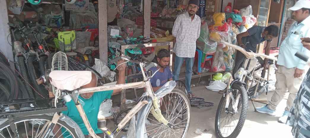 तनवीत सिंह, साइकिल व्यापारी। संवाद तनवीत सिंह, साइकिल व्यापारी। संवाद