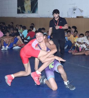 02सीटीके15...छोटूराम स्टेडियम में आयोजित जिला स्तरीय फ्री स्टाइल अखाड़ा प्रतियोगिता में दांव लग 02सीटीके15...छोटूराम स्टेडियम में आयोजित जिला स्तरीय फ्री स्टाइल अखाड़ा प्रतियोगिता में दांव लग