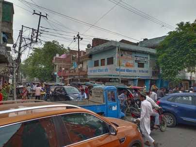 बीसलपुर के पालिका चौराहे पर लगा जाम। संवाद बीसलपुर के पालिका चौराहे पर लगा जाम। संवाद
