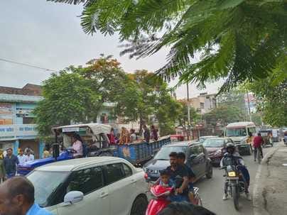 बीसलपुर के पालिका चौराहे पर लगा जाम। संवाद बीसलपुर के पालिका चौराहे पर लगा जाम। संवाद