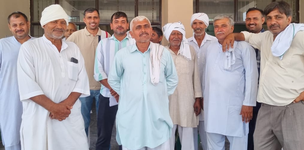 फाेटो 05- सोनीपत के खरखौदा स्थित उपमंडल कार्यालय में एसडीएम को समस्या से अवगत कराने पहुंचे क्षे फाेटो 05- सोनीपत के खरखौदा स्थित उपमंडल कार्यालय में एसडीएम को समस्या से अवगत कराने पहुंचे क्षे