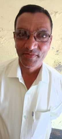ईदगाह चौराहे पर बरेली जाने वाले मार्ग पर खड़े वाहन। संवाद ईदगाह चौराहे पर बरेली जाने वाले मार्ग पर खड़े वाहन। संवाद