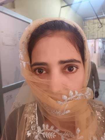 पैथेलॉजी लैब मेें ब्लड सैंपल देता मरीज। संवाद