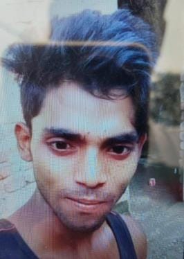 बहराइच-गोंडा मार्ग पर सड़क हादसे में क्षतिग्रस्त कार। बहराइच-गोंडा मार्ग पर सड़क हादसे में क्षतिग्रस्त कार।