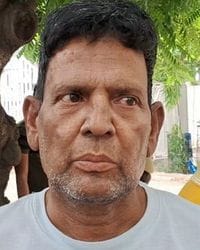 एसएसपी कार्यालय के बाहर खड़े निवेशक। संवाद