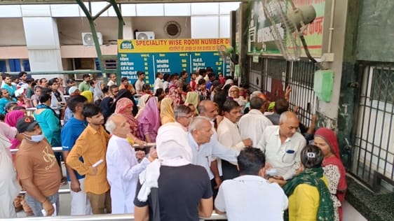 सोनीपत के नागरिक अस्पताल में ओपीडी नंबर 07 में खाली फिजिशियन कक्ष। संवाद