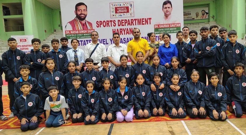 04सीटीके29...जिला स्तरीय बैडमिंटन प्रतियोगिता में द्वितीय स्थान पर आने के वाणी को सम्मानित करत 04सीटीके29...जिला स्तरीय बैडमिंटन प्रतियोगिता में द्वितीय स्थान पर आने के वाणी को सम्मानित करत