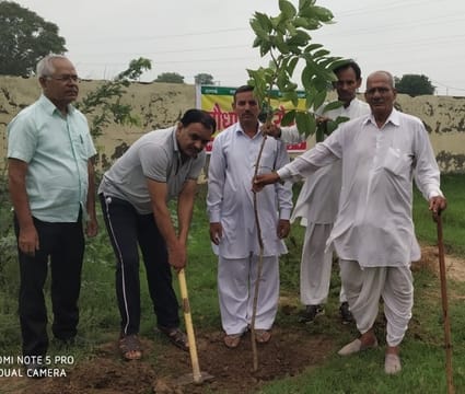 -फोटो 51 : बिजली निगम से सेवानिवृत्त हुए मुकेश शर्मा पर्यावरण सुधारने में जुटे हुए हैं। स्रोत स -फोटो 51 : बिजली निगम से सेवानिवृत्त हुए मुकेश शर्मा पर्यावरण सुधारने में जुटे हुए हैं। स्रोत स