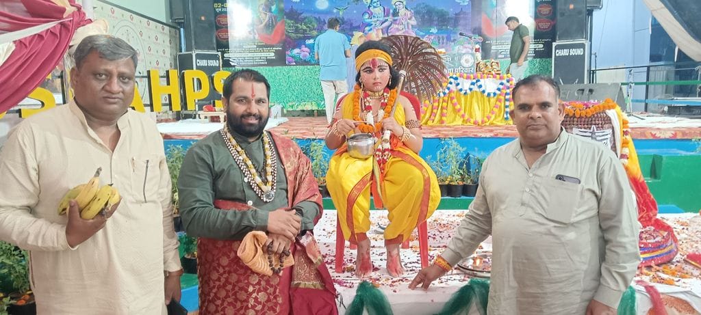 फोटो संख्या:52- मोहल्ला जवाहर नगर में स्थित निजी स्कूल में आयोजित श्रीमद्भागवत कथा के दौरान कथ फोटो संख्या:52- मोहल्ला जवाहर नगर में स्थित निजी स्कूल में आयोजित श्रीमद्भागवत कथा के दौरान कथ