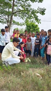 डॉ. भीमराव आंबेडकर तराई किसान महाविद्यालय में पौधरोपण करते एसडीएम राजीव निगम और रेंजर गजेंद्र स डॉ. भीमराव आंबेडकर तराई किसान महाविद्यालय में पौधरोपण करते एसडीएम राजीव निगम और रेंजर गजेंद्र स