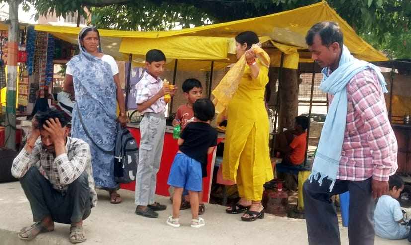 मिर्जापुर में गंगा दशहरा के उपलक्ष्य में ढाई घाट गंगा तट पर श्रद्धालुओं का उमड़ा सैलाब। संवाद मिर्जापुर में गंगा दशहरा के उपलक्ष्य में ढाई घाट गंगा तट पर श्रद्धालुओं का उमड़ा सैलाब। संवाद