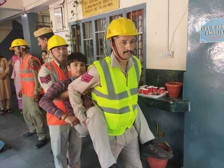 रामपुर में प्राकृतिक आपदा से निपटने ककेलिए मेगा  मॉक एक्सरसाईज करते हुए। संवाद