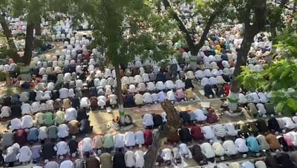 ईदगाह में शांतिपूर्वक अदा हुई बकरीद की नमाज ईदगाह में शांतिपूर्वक अदा हुई बकरीद की नमाज